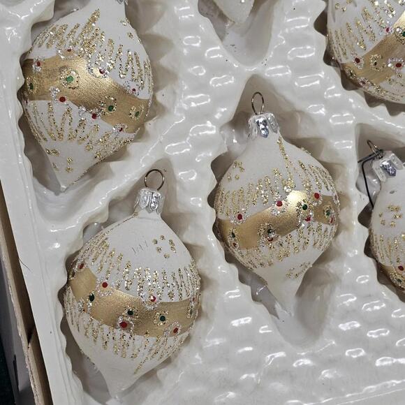 8 Vintage Commodore Hand Decorated In Romania Glass Christmas Ornaments - Picture 3 of 12